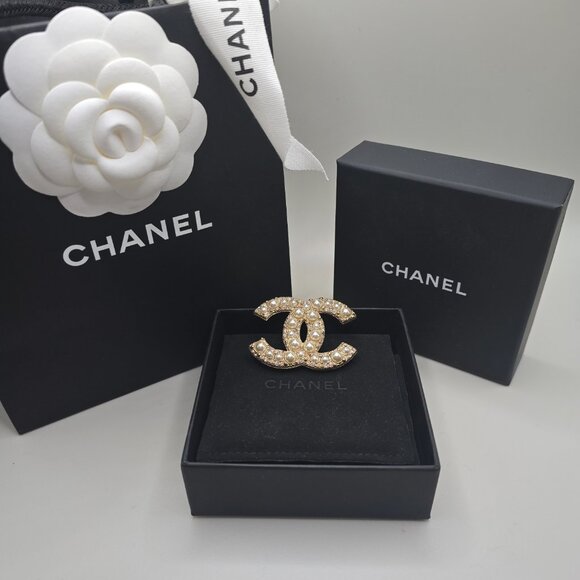 Chanel Gold Pearly White and Crystal Brooch - Picture 5 of 9
